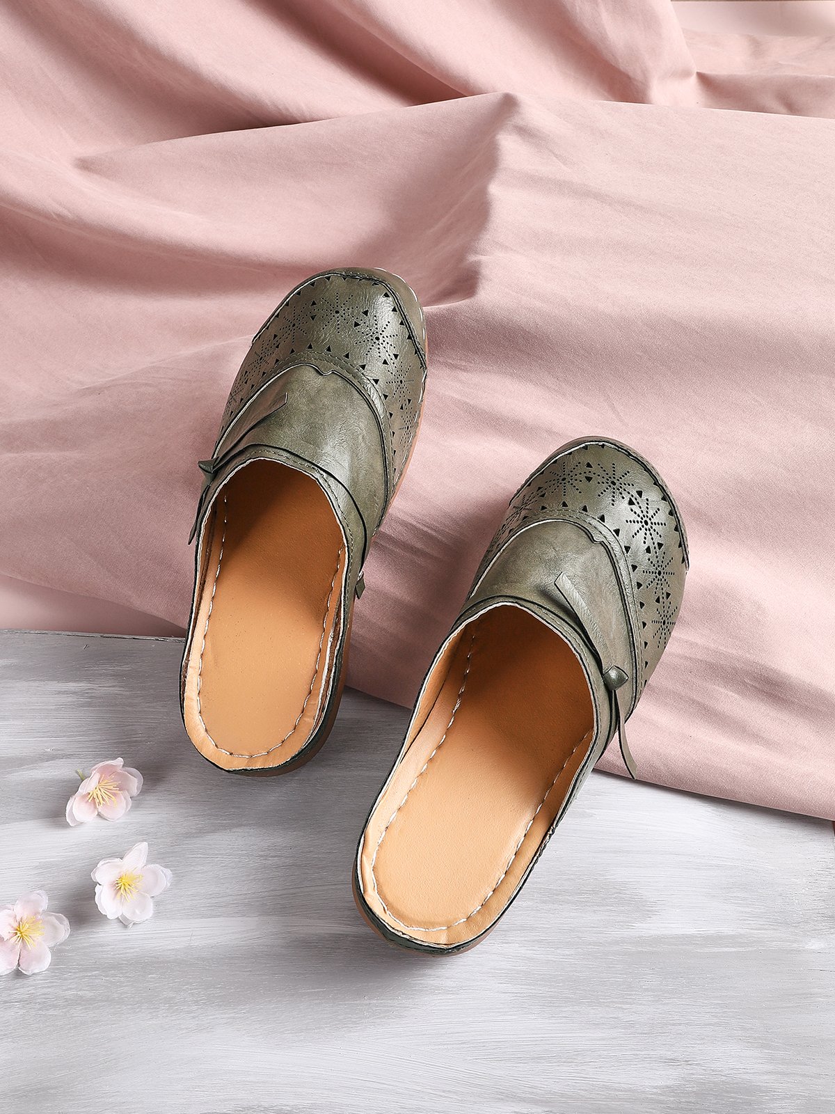 Knotted Cutout Vintage Mules