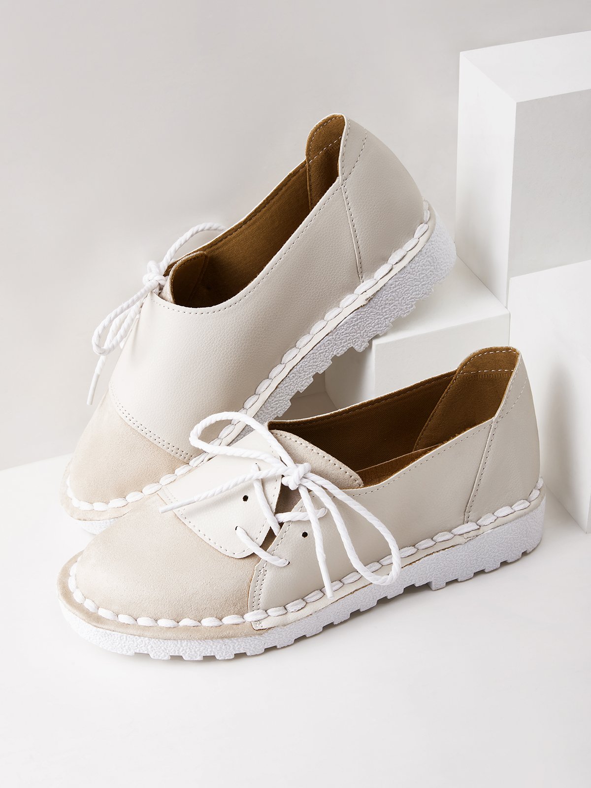 Lightweight Soft Contrast Lace-Up Flats