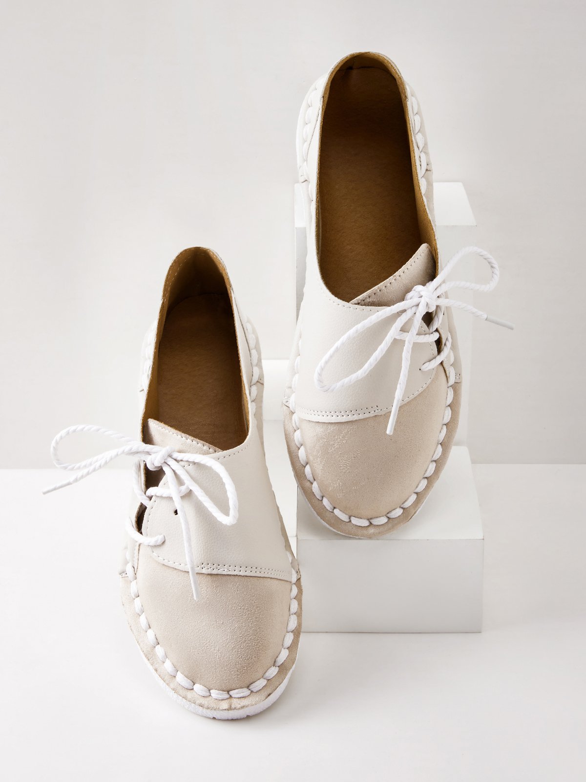 Lightweight Soft Contrast Lace-Up Flats