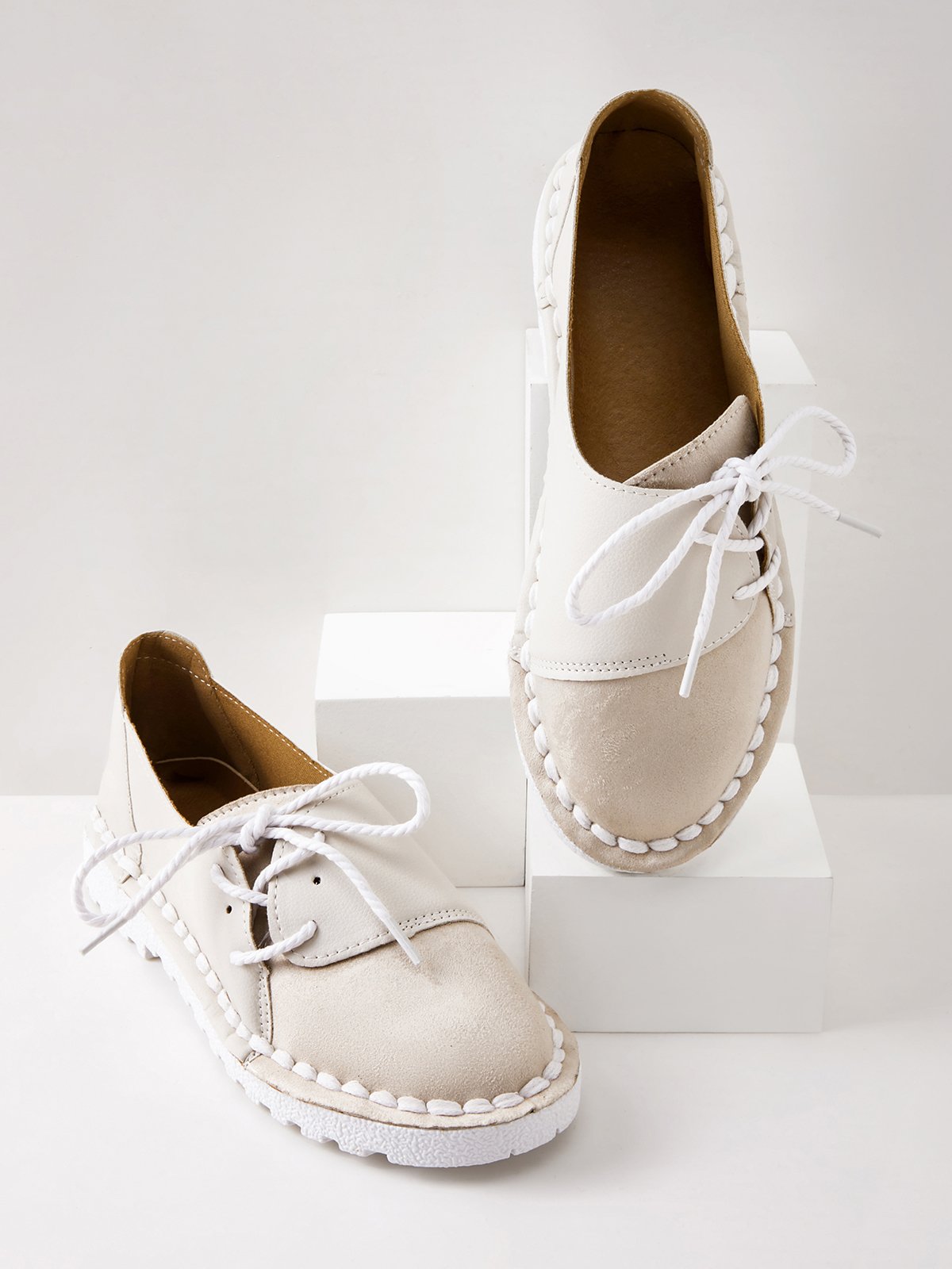 Lightweight Soft Contrast Lace-Up Flats